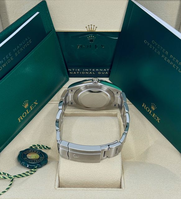 Rolex Oyster Perpetual 124300 Image 4